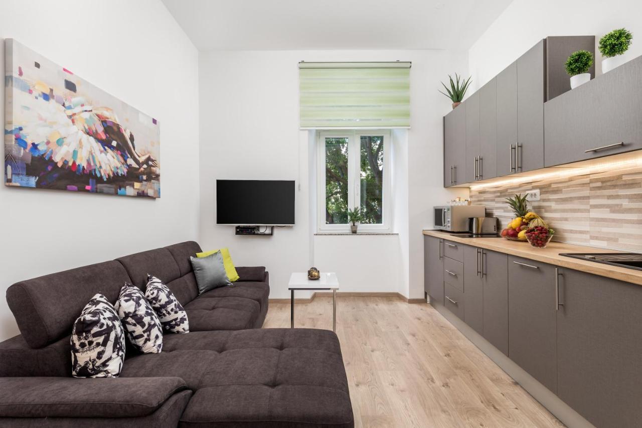 Quiet Center Apartments Rijeka Luaran gambar